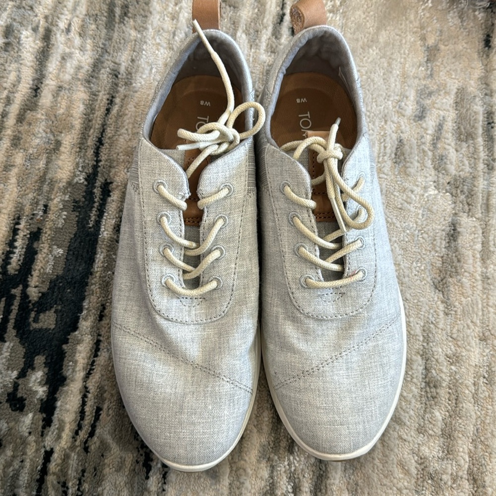 Tom’s Sneakers Size 8